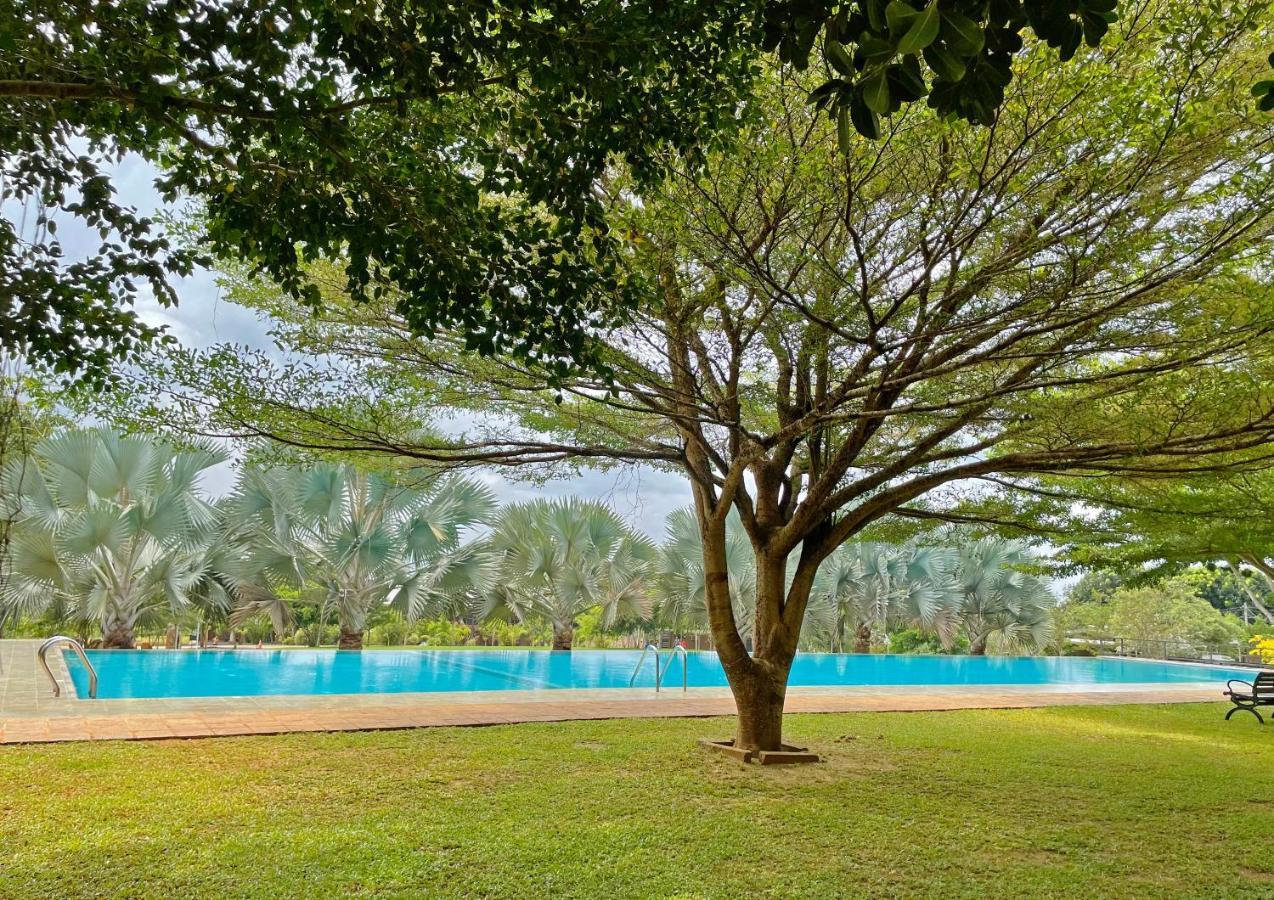Birds Resort Hambantota Exteriör bild